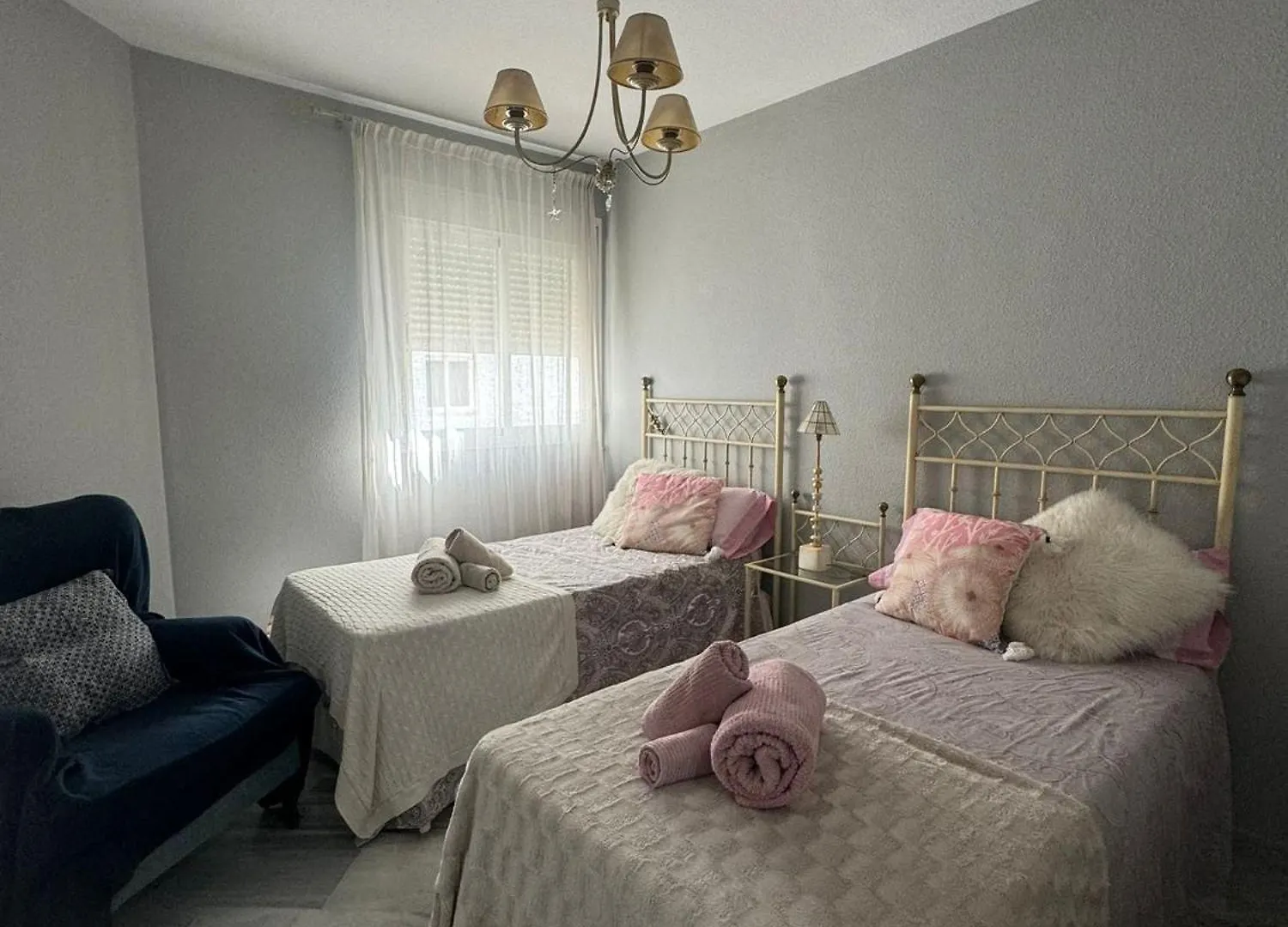 Room Como En Casa contacts